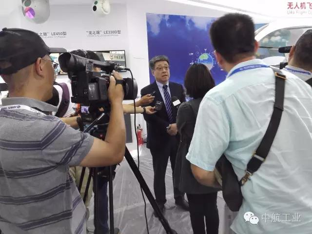 中航工业副总经理张新国接受媒体采访